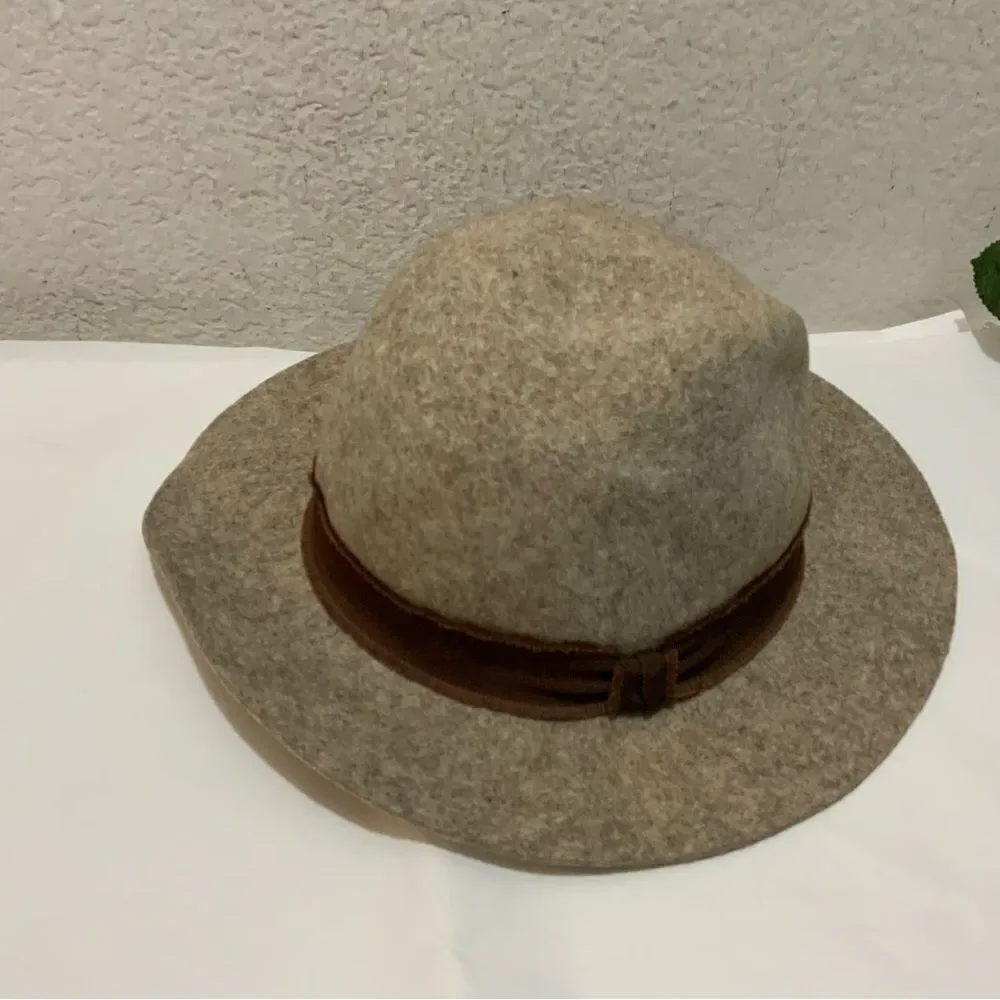 Hat Attack Tan Gray Wool Felt Hat With Brown  Ribbon Band